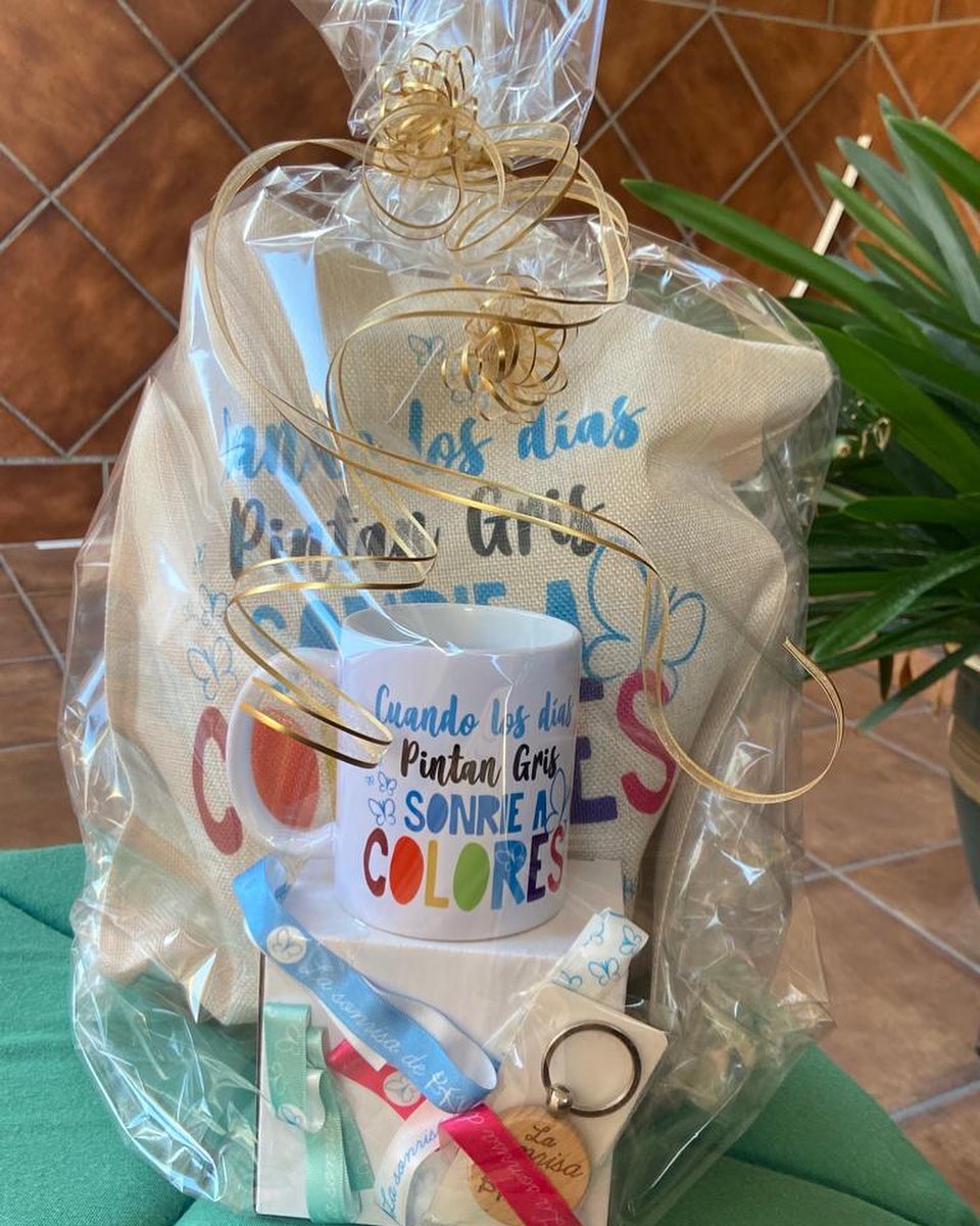 Pack regalo solidario con taza, bolsa y detalles